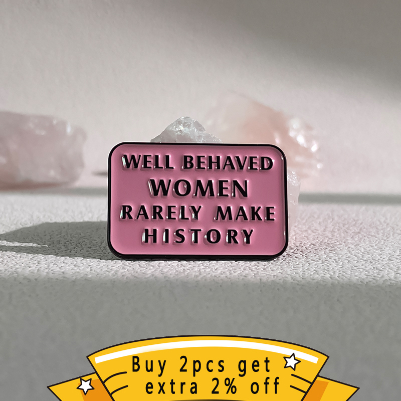 Pin feminista de buen comporta - Jewelry Making The Well reseña y precio